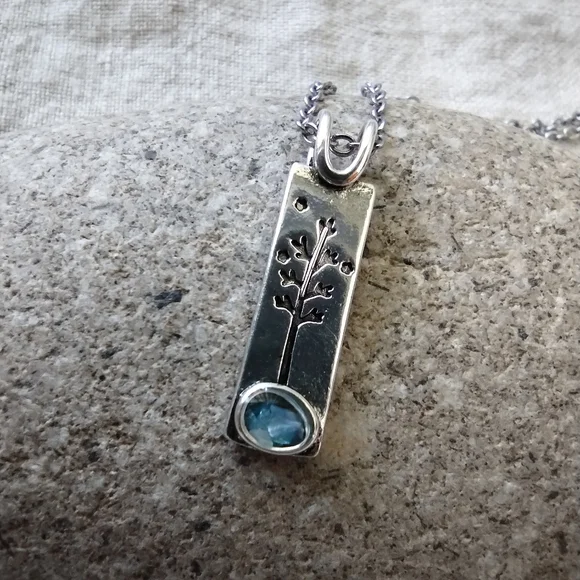 Exquisite Tree Necklace - Picture 2 of 4